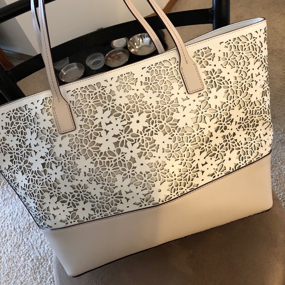 🎊MUST GO🎊 Kate spade purse - Picture 3 of 8